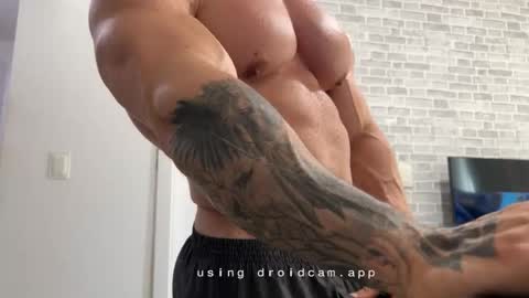 couplemuscle40 online show from December 5, 4:36 pm