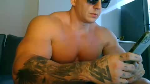 couplemuscle40 online show from September 23, 11:37 pm