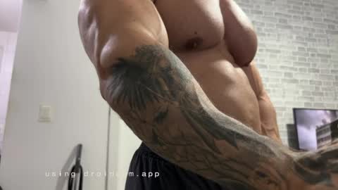 couplemuscle40 online show from April 14, 12:22 am