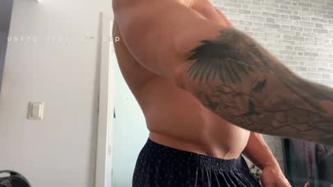 couplemuscle40 online show from April 9, 12:55 pm