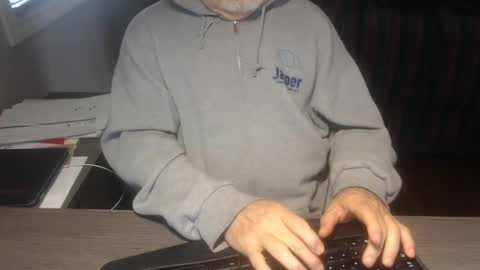 Creamormilk online show from October 8, 2:21 pm