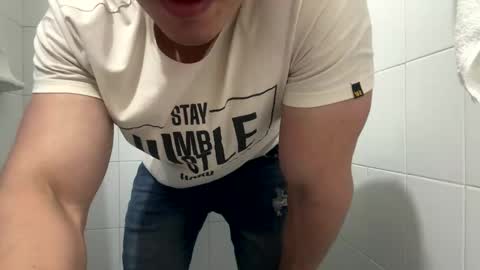 Snapshot of cris2428 chatting on March 2, 4:07 am cris2428 online show from March 2, 4:07 am