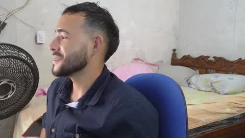 Snapshot of cris_simons chatting on January 28, 10:56 pm cris_simons online show from January 28, 10:56 pm