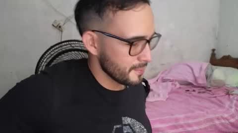 Snapshot of cris_simons chatting on February 14, 10:48 pm cris_simons online show from February 14, 10:48 pm