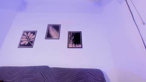 criss_zuri online show from March 20, 4:22 pm