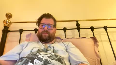 crouchendtiger online show from May 6, 12:44 am