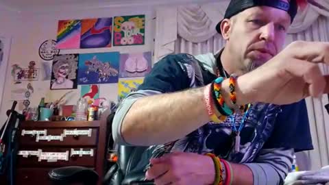 Feathers online show from December 19, 8:44 am