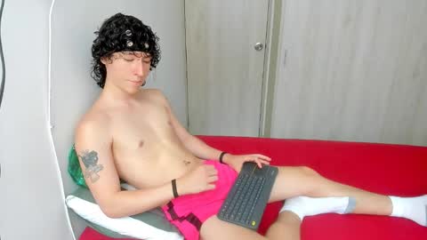 Noah online show from April 8, 6:49 pm