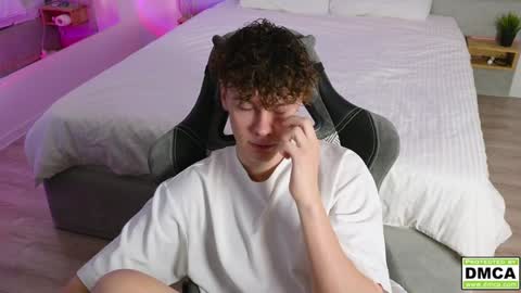 Snapshot of cute_thomas chatting on December 7, 6:04 pm Thomas -  online show from December 7, 6:04 pm