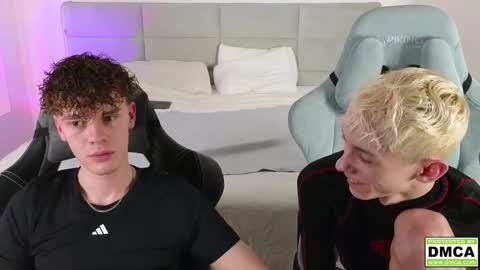 Snapshot of cute_thomas chatting on February 25, 10:18 pm Thomas -  online show from February 25, 10:18 pm