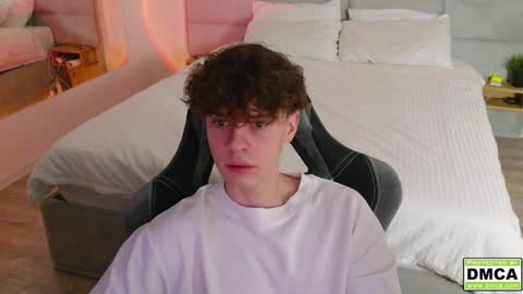 Snapshot of cute_thomas chatting on December 16, 12:15 am Thomas -  online show from December 16, 12:15 am