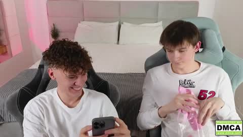 Snapshot of cute_thomas chatting on January 15, 7:01 pm Thomas -  online show from January 15, 7:01 pm