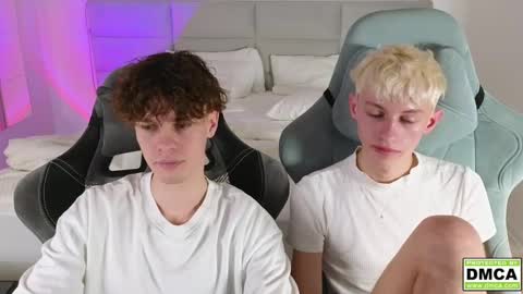 Snapshot of cute_thomas chatting on February 28, 8:18 pm Thomas -  online show from February 28, 8:18 pm