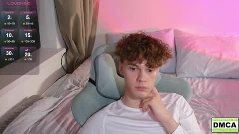 Snapshot of cute_thomas chatting on October 14, 7:21 pm Thomas -  online show from October 14, 7:21 pm