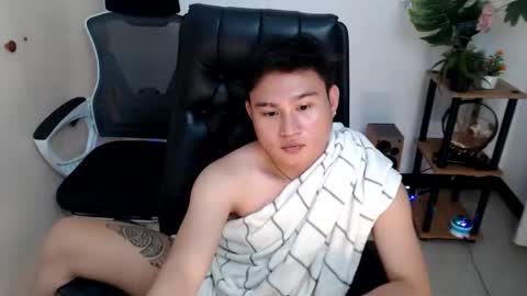 cuteasianlee online show from December 19, 10:17 pm