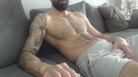 cuteeboy online show from March 27, 8:26 am