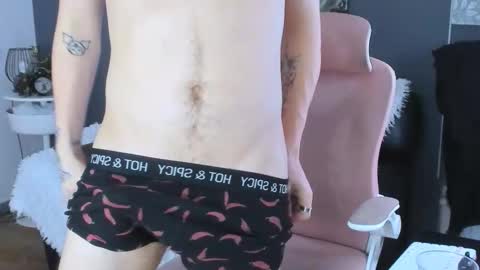 cutiekai_ online show from February 4, 11:00 pm