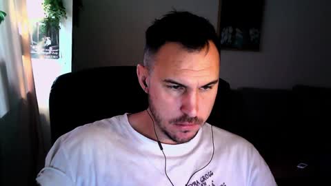 DadBodStephen online show from December 5, 8:00 am