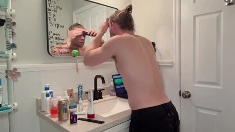 Snapshot of daddydaydrinkz chatting on December 31, 4:57 pm DaddydayDrinkz online show from December 31, 4:57 pm