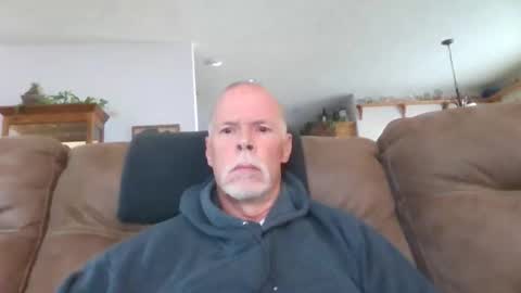 Snapshot of daddysmk chatting on October 17, 3:05 pm daddysmk online show from October 17, 3:05 pm