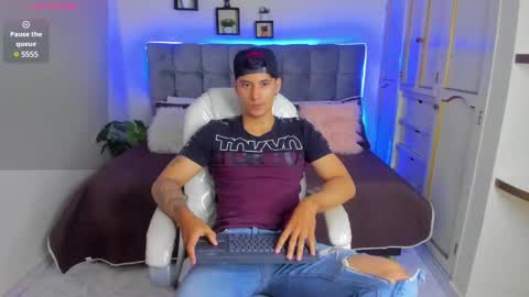 Snapshot of damian23_ chatting on February 10, 12:29 pm DAMIAN online show from February 10, 12:29 pm