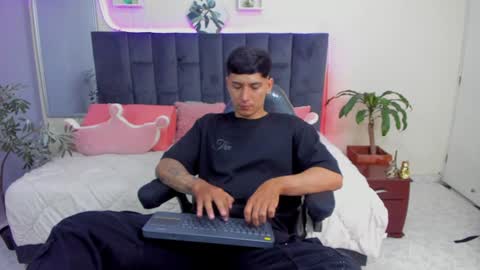 Snapshot of damian23_ chatting on January 12, 3:57 pm DAMIAN online show from January 12, 3:57 pm