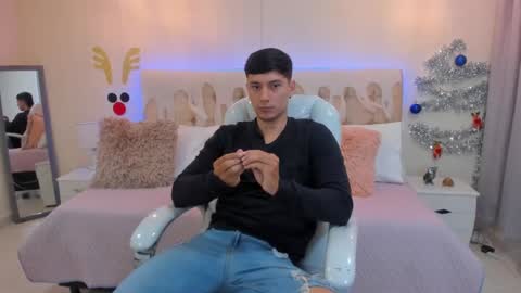 Snapshot of damian23_ chatting on December 17, 12:33 pm DAMIAN online show from December 17, 12:33 pm