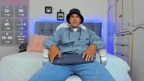 Snapshot of damian23_ chatting on March 4, 12:33 pm DAMIAN online show from March 4, 12:33 pm