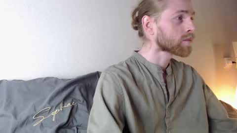 Snapshot of damien_diamond chatting on October 26, 7:49 pm damien_diamond online show from October 26, 7:49 pm