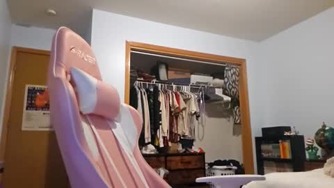 danners67 online show from April 25, 4:26 am