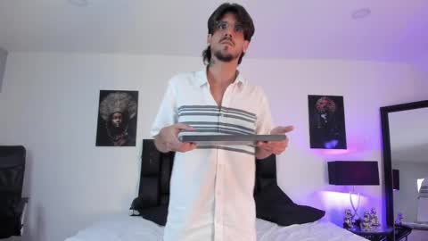 dannyperlaza online show from April 17, 5:43 am