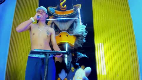 dante_brown1 online show from December 18, 5:47 am