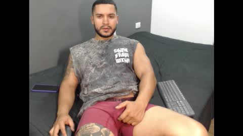 Snapshot of dantebrown1 chatting on October 30, 1:08 am dantebrown1 online show from October 30, 1:08 am