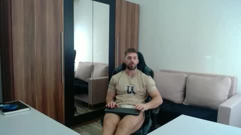 darius_94 online show from March 19, 7:33 am