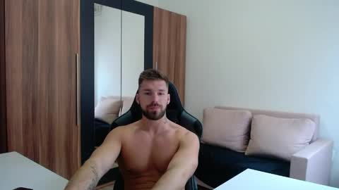 darius_94 online show from March 24, 11:15 am