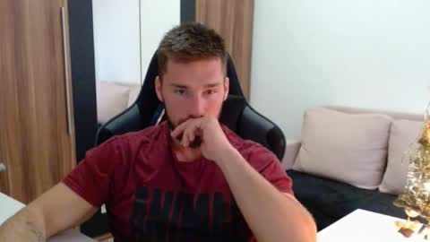 darius_94 online show from December 5, 10:33 am