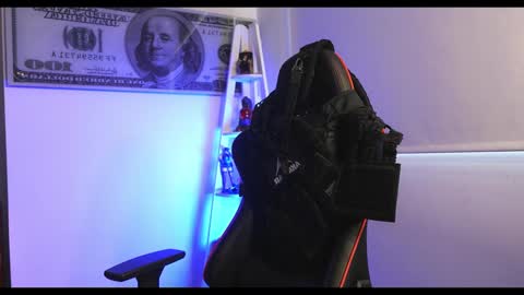 Darius Phoenix  online show from February 3, 6:28 pm