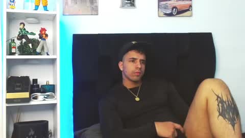 Darius Phoenix  online show from December 3, 7:08 am