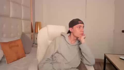 Snapshot of dark_sun333 chatting on September 10, 12:42 am dark_sun333 online show from September 10, 12:42 am