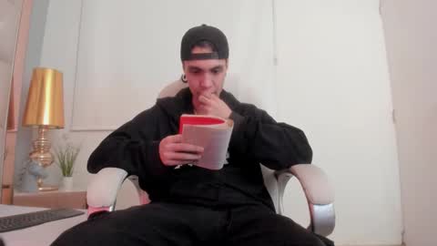 dark_sun333 online show from November 29, 1:40 am