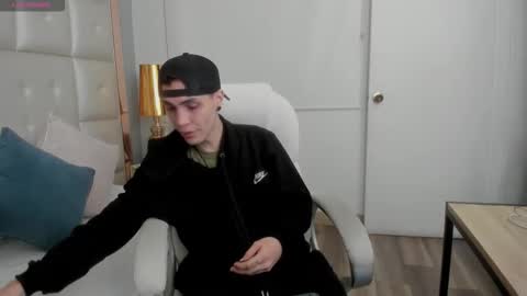 dark_sun333 online show from December 21, 5:04 am