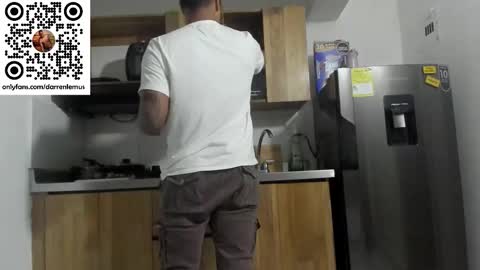 Snapshot of darren_lemus chatting on October 27, 3:31 am Darren lemus online show from October 27, 3:31 am