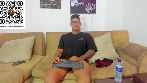 Snapshot of darren_lemus chatting on September 23, 8:41 pm Darren lemus online show from September 23, 8:41 pm