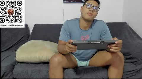 Snapshot of darren_lemus chatting on October 10, 5:23 am Darren lemus online show from October 10, 5:23 am