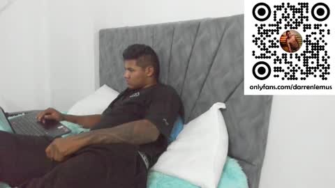 Snapshot of darren_lemus chatting on October 6, 3:55 am Darren lemus online show from October 6, 3:55 am