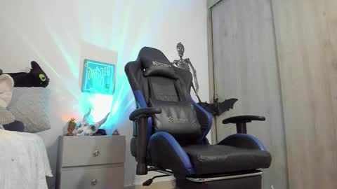 DAVE MAX online show from November 1, 2:04 am