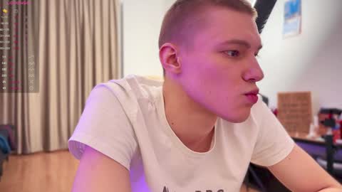 Snapshot of davey_ebash chatting on January 17, 7:42 pm Davey online show from January 17, 7:42 pm