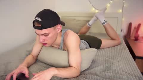 Snapshot of davey_ebash chatting on March 7, 8:11 pm Davey online show from March 7, 8:11 pm