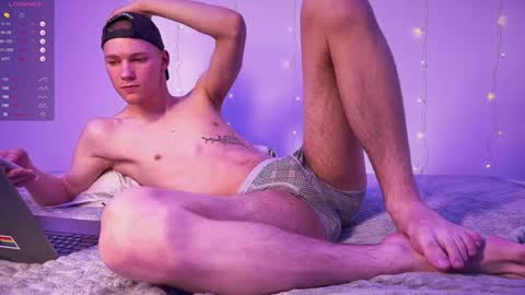 Snapshot of davey_ebash chatting on December 5, 4:34 pm Davey online show from December 5, 4:34 pm