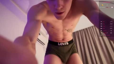 Snapshot of davey_ebash chatting on October 6, 4:55 pm Davey online show from October 6, 4:55 pm